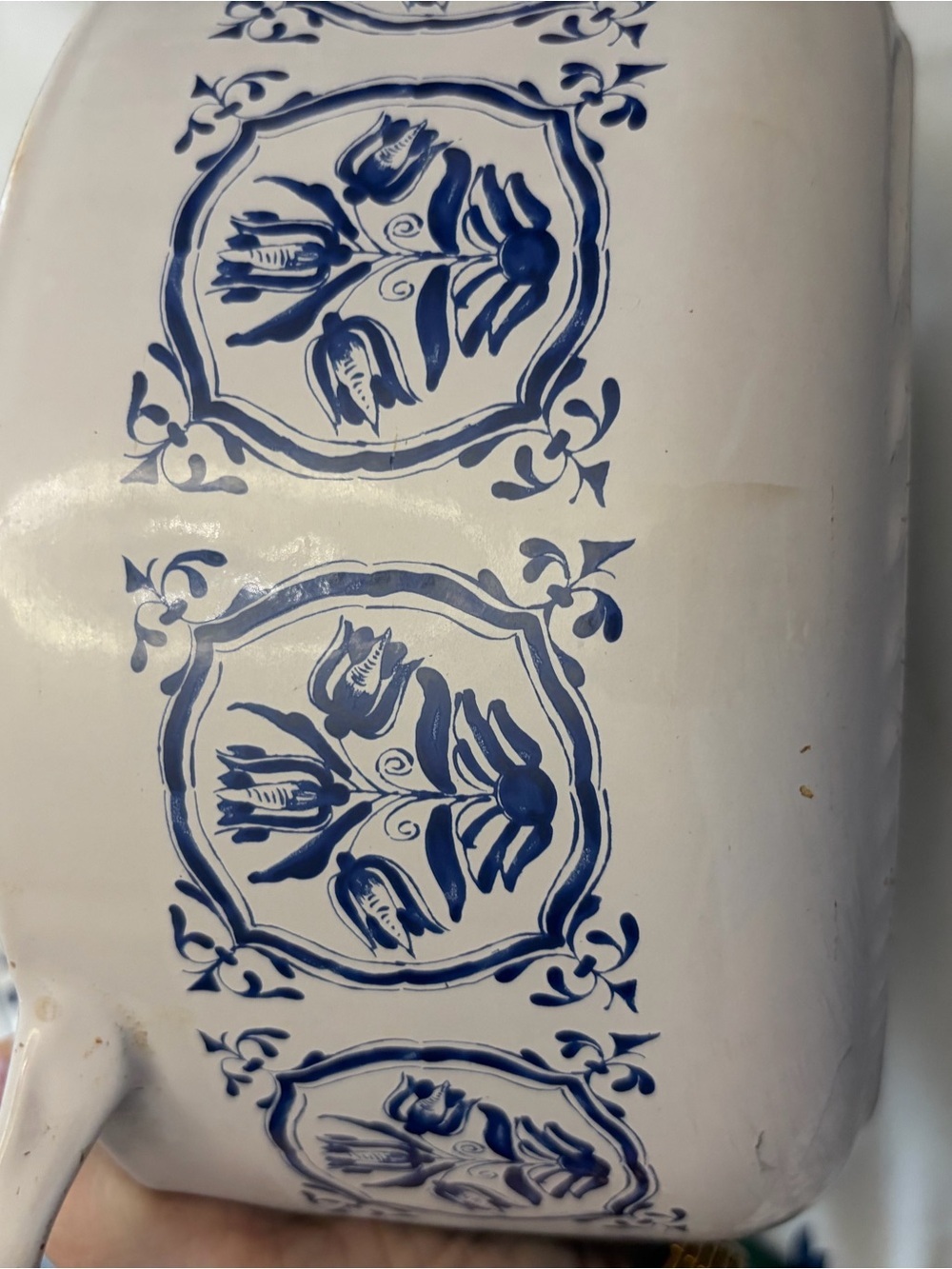Vintage Le Creuset cream enamel Dutch oven with blue tulip pattern - Picture 10 of 11